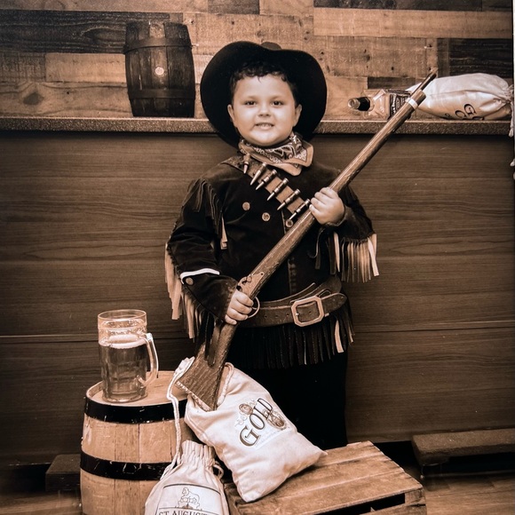 Meet your Posher, Gloria - Picture 14 of 15